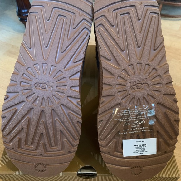 UGG Women’s Cambridge Chestnut Boot Size 7 - Picture 4 of 7